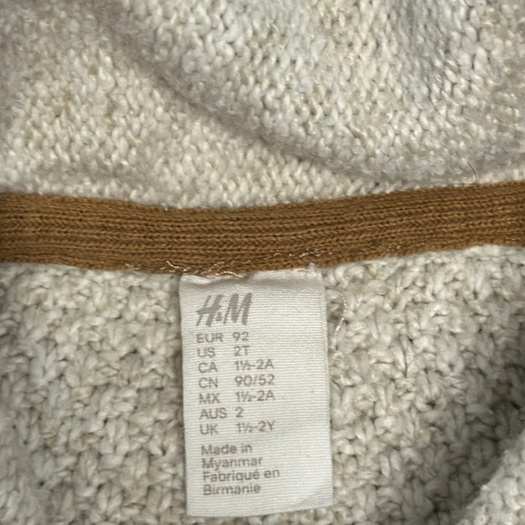 H&M - Cable knit button cardigan sweater. Size 2T - Picture 2 of 3